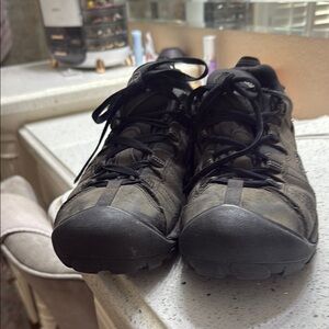 Keen Black Athletic Shoes with Rugged Design and Durable Soles